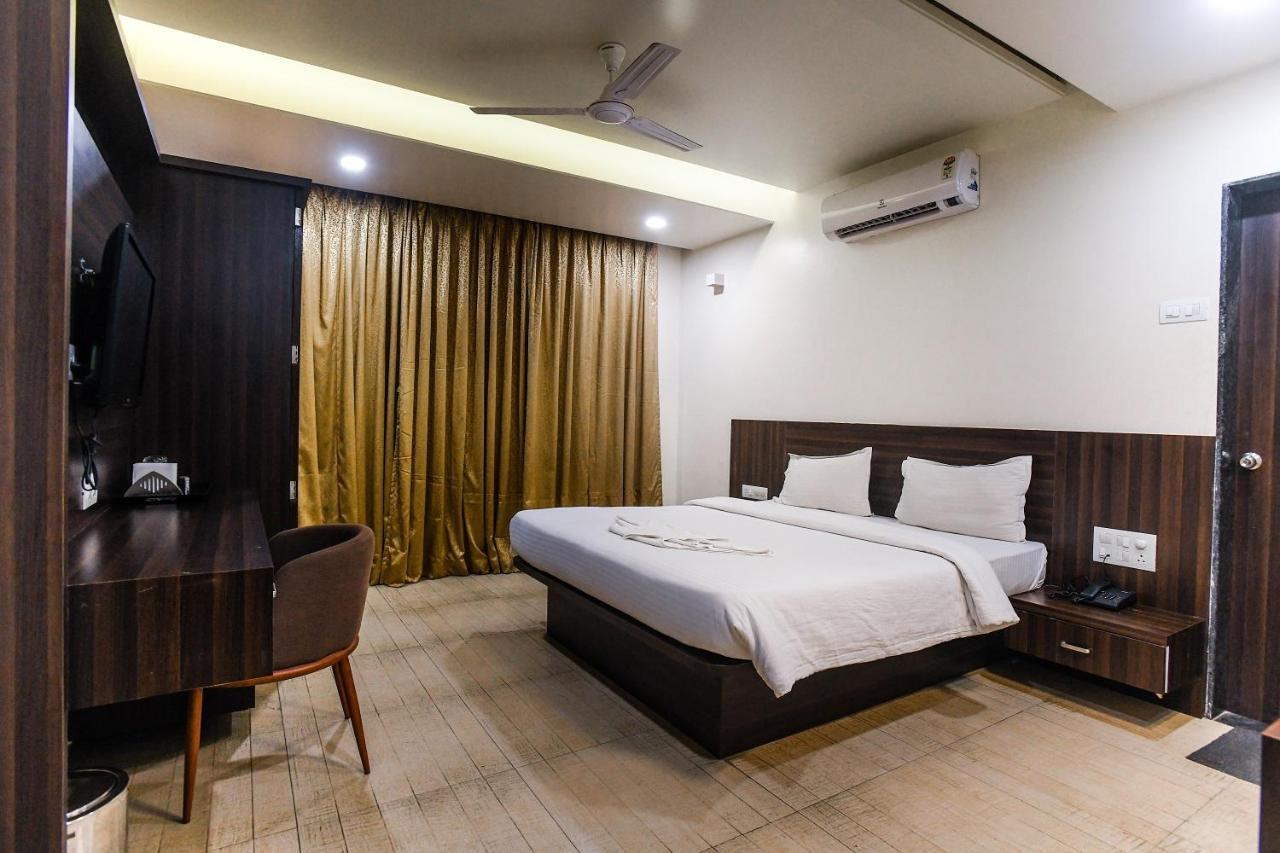 Hotel Manasi Inn Сатара Экстерьер фото