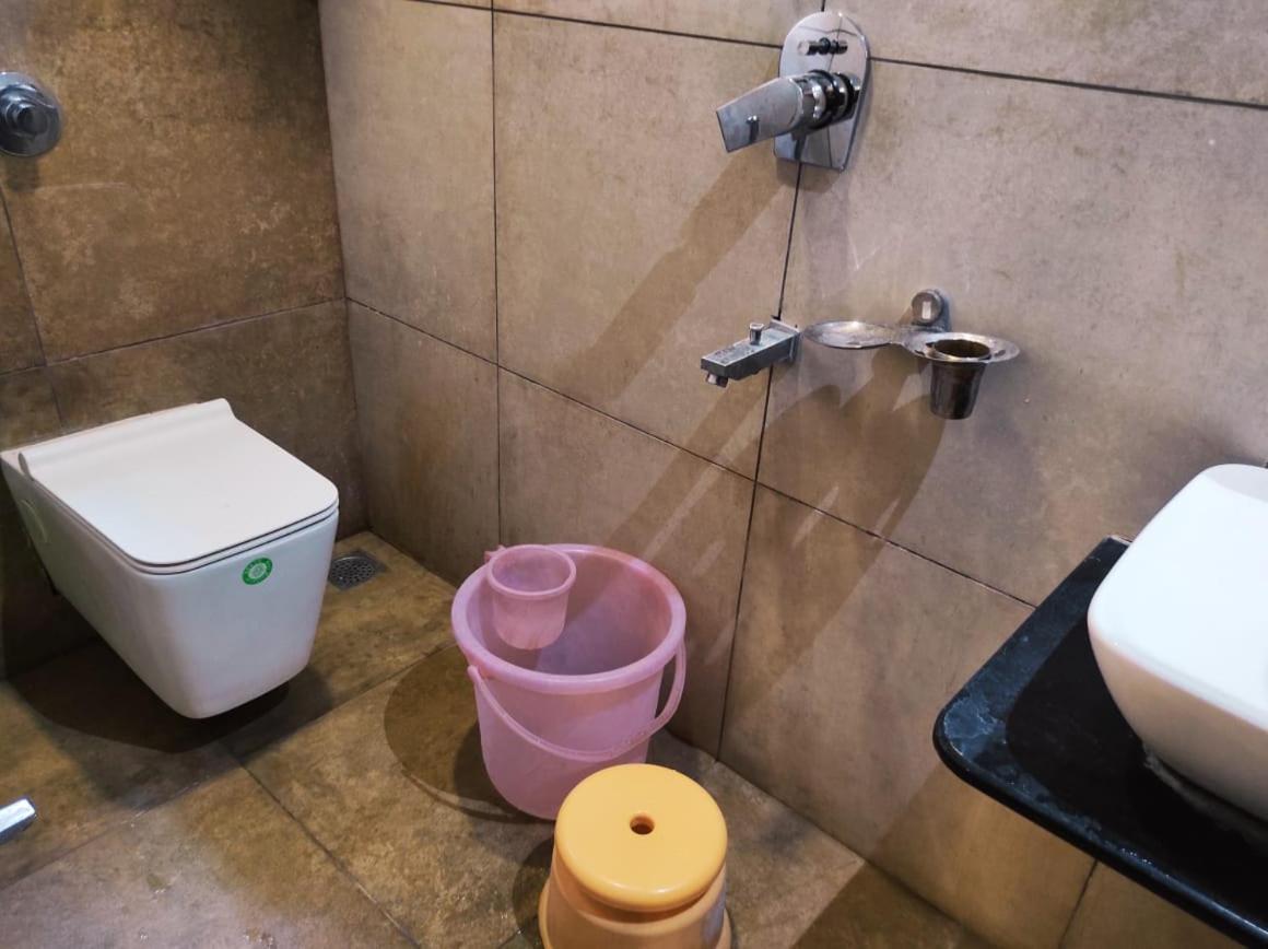 Hotel Manasi Inn Сатара Экстерьер фото