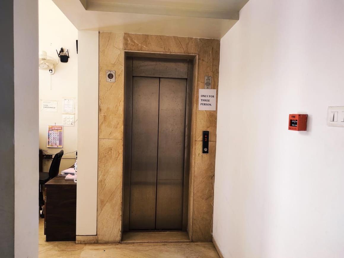 Hotel Manasi Inn Сатара Экстерьер фото